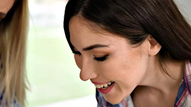 Lesbo analbanging her secretaries