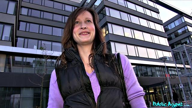 Tall brunette beauty convinces public agent to bang her hard in open field