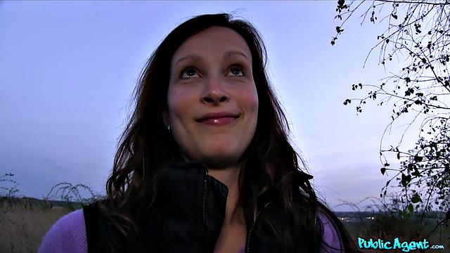 Tall brunette beauty convinces public agent to bang her hard in open field