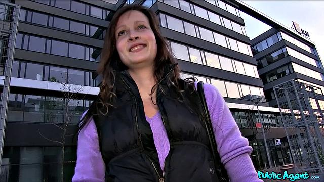 Tall brunette beauty convinces public agent to bang her hard in open field