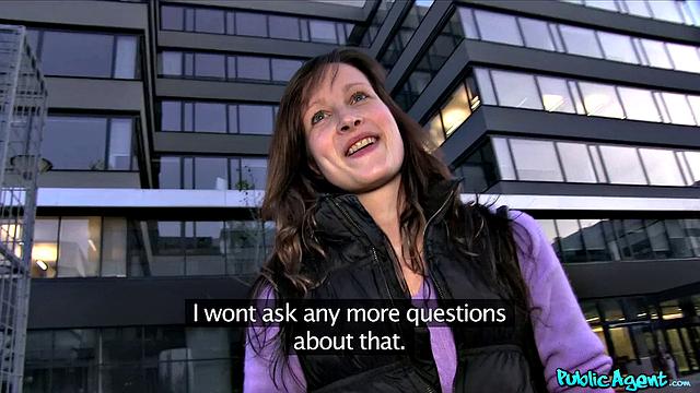 Tall brunette beauty convinces public agent to bang her hard in open field