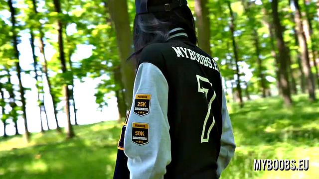 шайон купер курит и дрочит в парке