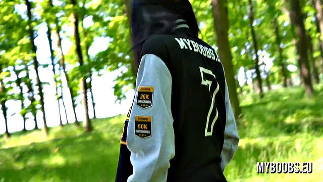 шайон купер курит и дрочит в парке