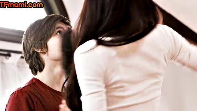 Petite MILF fucked in doggystyle b4 depthroat