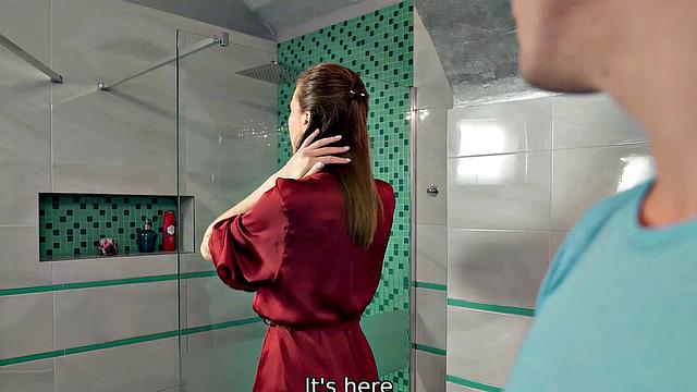 брюнетка в чулках получает римминг и стонет от кайфа