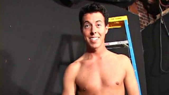 Смотри, как Ryler Jackson дрочит и кончает на камеру