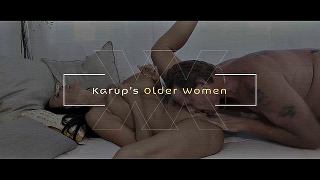 Bethie Love трахается на заднем сиденье - зрелая в джинсах и чулках кайфует по полной