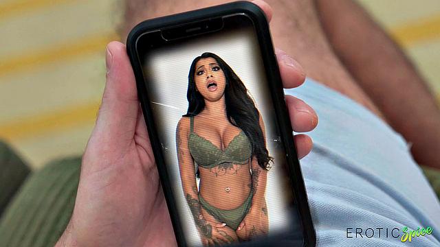 виртуальная малышка ожила и сразу дала в жопу на диване