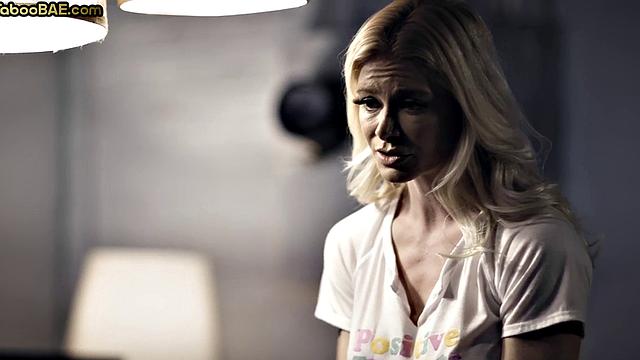 Curvy babe scissoring her lover after pussylicking