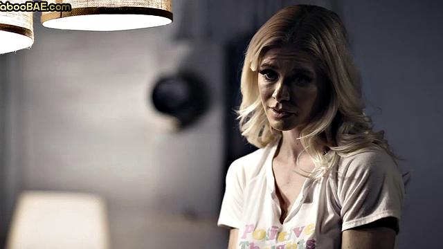 Curvy babe scissoring her lover after pussylicking