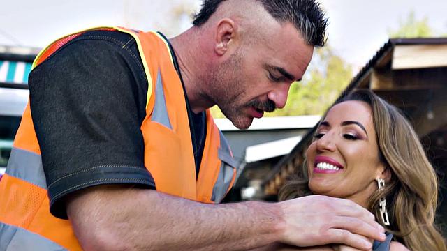 Пришел коллектор - а трахнул как профессионал