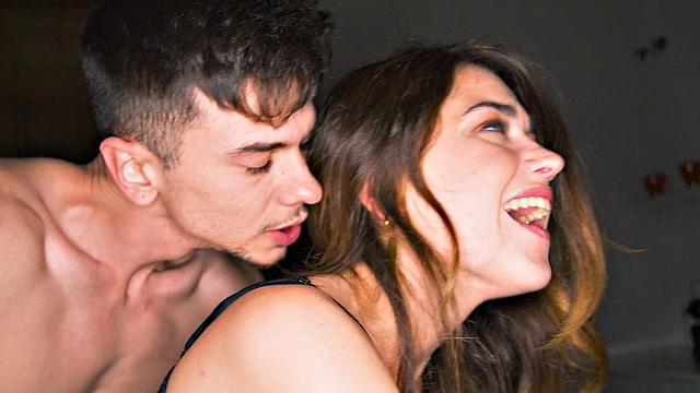 Valentina Lapiedra, a Spanish pornographic star with smooth-shaven muff, gives an exceptional deep throat and gets jism on her face.