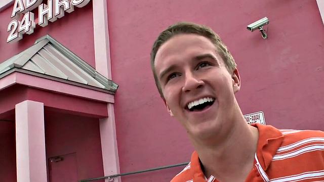 Fooled Str8 gets gloryhole BJ before he fucks gay dude