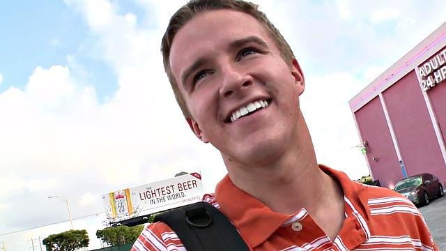 Fooled Str8 gets gloryhole BJ before he fucks gay dude