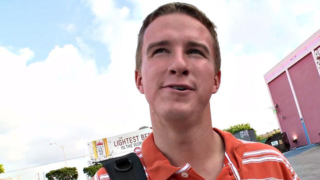 Fooled Str8 gets gloryhole BJ before he fucks gay dude