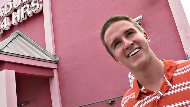 Fooled Str8 gets gloryhole BJ before he fucks gay dude