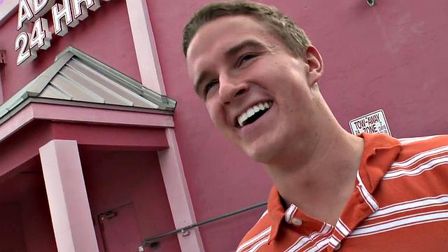 Fooled Str8 gets gloryhole BJ before he fucks gay dude