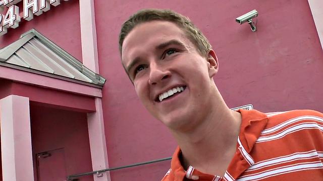 Fooled Str8 gets gloryhole BJ before he fucks gay dude