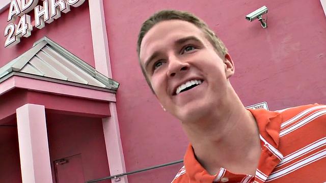 Fooled Str8 gets gloryhole BJ before he fucks gay dude