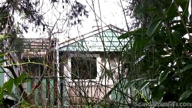 Sexy Girl Gets Filmed In the Shower