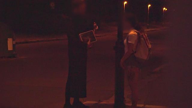 похотливый батюшка шпилит татуированную европеянку в липовом фургоне исповеди