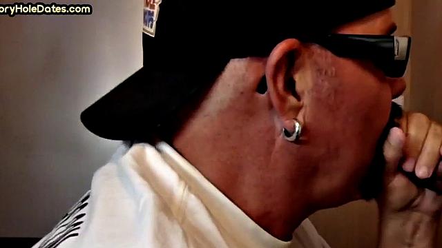 Deepthroating gloryhole DILF eats meat in POV closeup