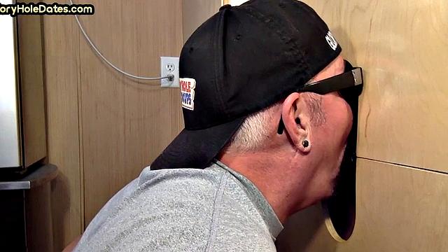 Amateur gaydaddy sucks gloryhole dick till cum in mouth
