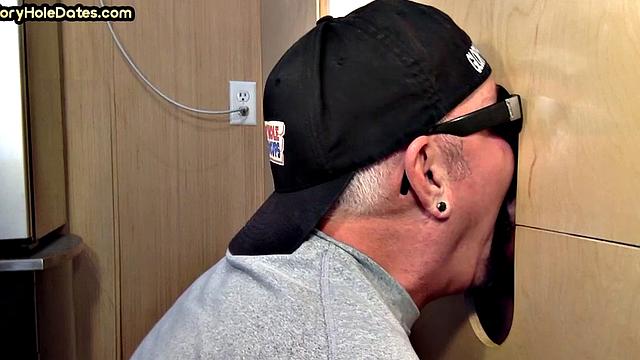 Amateur gaydaddy sucks gloryhole dick till cum in mouth