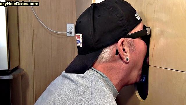 Amateur gaydaddy sucks gloryhole dick till cum in mouth