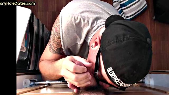 Amateur gaydaddy sucks gloryhole dick till cum in mouth