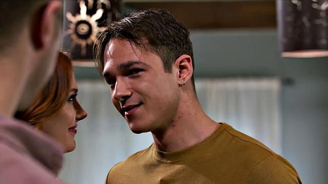 Я трахнул мачеху прямо перед её парнем, а он только смотрел