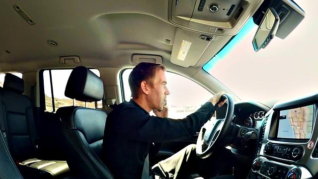 Бритни Амбер и Моник Александер трахаются с Дэнни Ди втроем, минет и кунилингус на кровати.