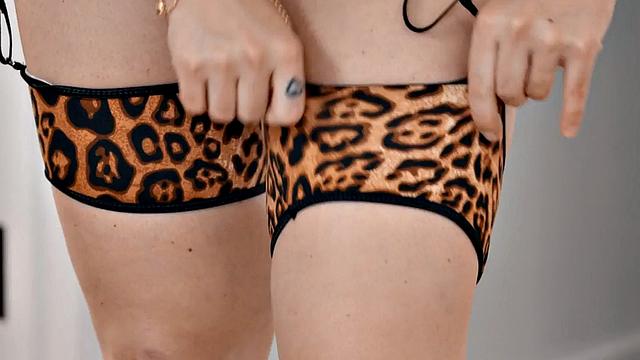 Slutty lez eats nice wet pussy b4 fucking her with strapon