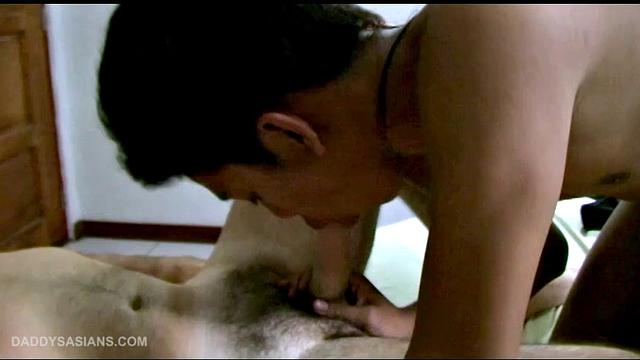 Майк жестко связывает Кайзера и трахает его до стона