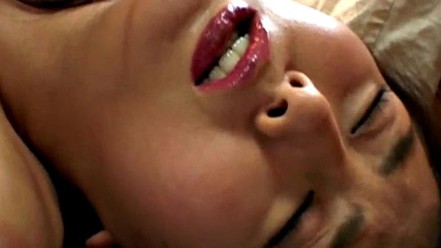 Watch this hot Japanese MILF finger herself to orgasmic bliss