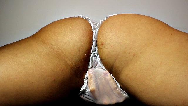 дрочу в мокрых прозрачных трусиках, вся уже течу