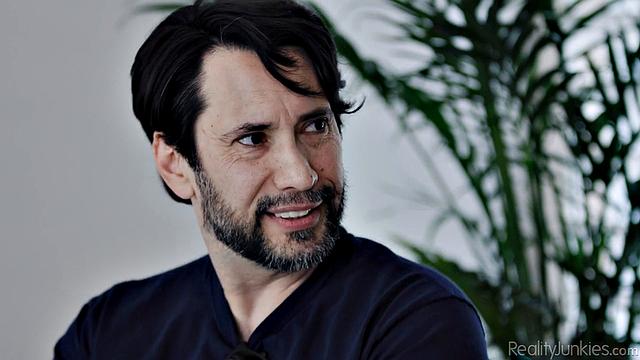 Cheating Housewives 6 - Scene 3 - Make Her Reach!