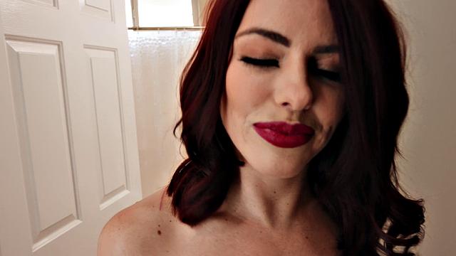 адриана чечик сама берет инициативу и жестко едет сверху после глубокого минета