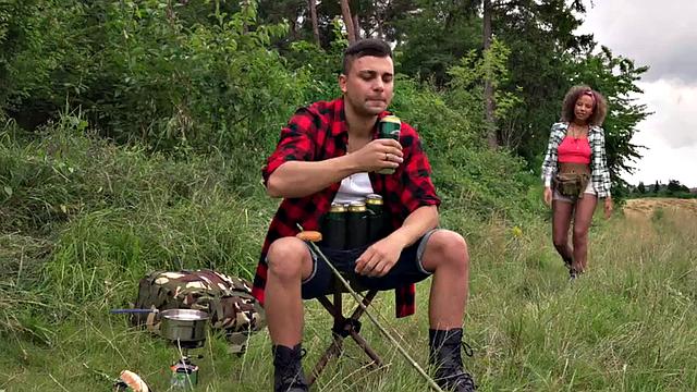 Cute ebony babe gets pussysmashed outdoors