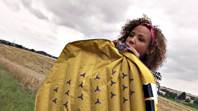 Cute ebony babe gets pussysmashed outdoors