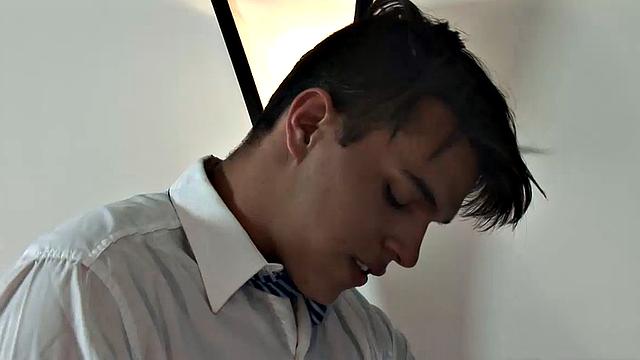 бородатый Джасин даёт Рамиро отсосать, а потом сам зализывает парню зад