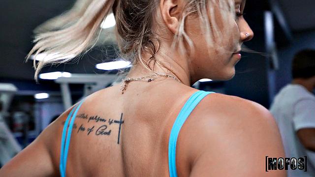 жаркий трах на беговой дорожке - пот и страсть в зале