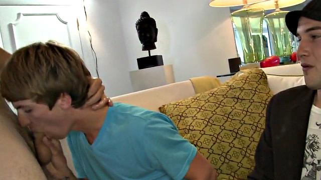 Real stripper spoils guests at BJ private party at home