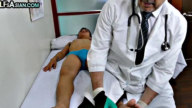 Asian twunk cocksucking doctor