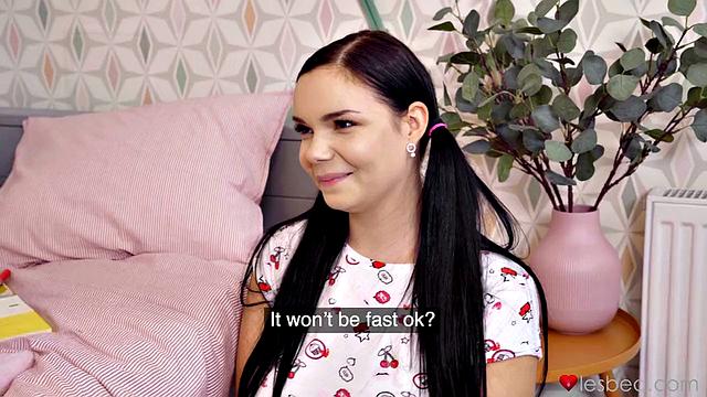 BFF lesbian pussy eating