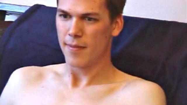 Amateur Dick Sucking Threesome