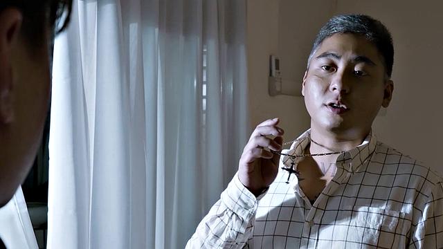 Ah Qiang rents an apartment with a ghost who gives blowjobs