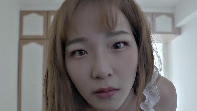 Ah Qiang rents an apartment with a ghost who gives blowjobs