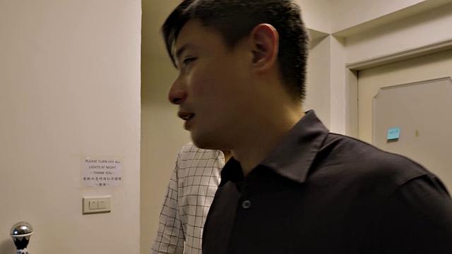 Ah Qiang rents an apartment with a ghost who gives blowjobs