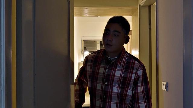 Ah Qiang rents an apartment with a ghost who gives blowjobs